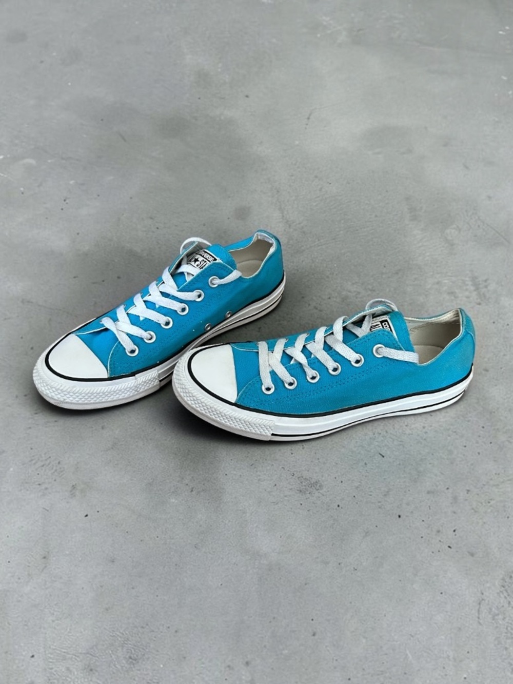 Converse Chuck Taylor All Star Ox Vivid Blue Low Top Women’s 9